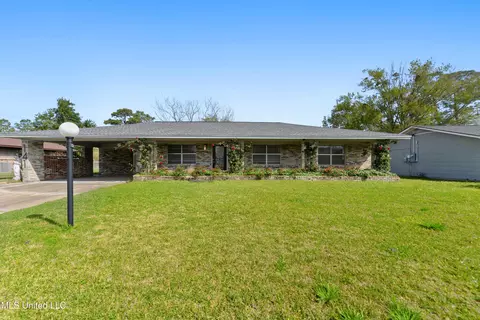 141 Gary St, Gulfport, MS 39503