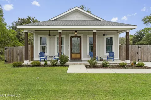 505 Sycamore St, Bay Saint Louis, MS 39520