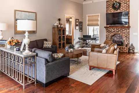 Living - 803 Onyx Pl, Flowood, MS 39232 photo 4 of 8
