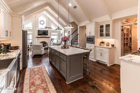 Kitchen - 803 Onyx Pl, Flowood, MS 39232 photo 3 of 9