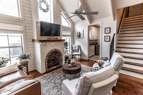 Living - 803 Onyx Pl, Flowood, MS 39232 photo 5 of 8