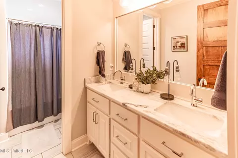 Bath - 803 Onyx Pl, Flowood, MS 39232 photo 6 of 8