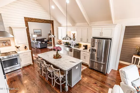Kitchen - 803 Onyx Pl, Flowood, MS 39232 photo 4 of 9