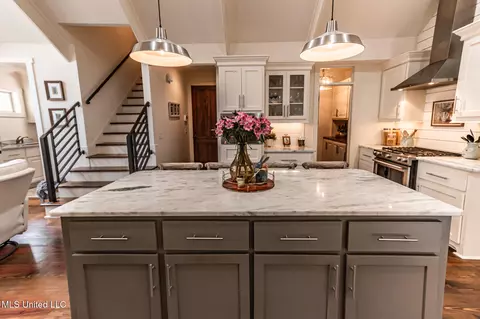 Kitchen - 803 Onyx Pl, Flowood, MS 39232 photo 5 of 9