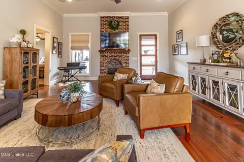 Living - 803 Onyx Pl, Flowood, MS 39232 photo 2 of 8