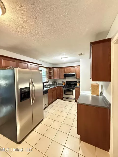 Kitchen - 527 Luling St, Pearl, MS 39208 photo 4 of 4