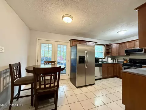 Kitchen - 527 Luling St, Pearl, MS 39208 photo 1 of 4