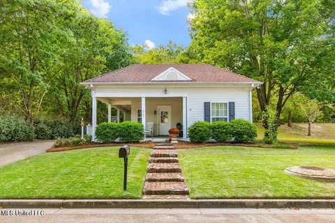 1937 Windsor Dr, Yazoo City, MS 39194