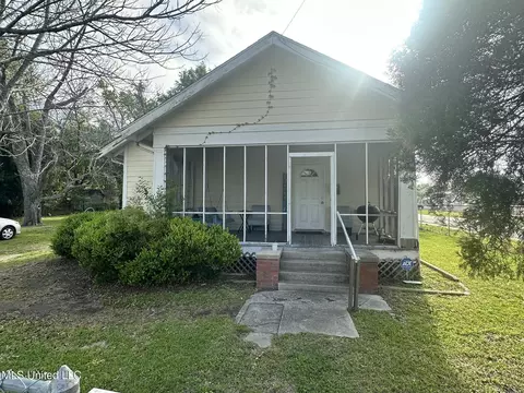 202 Lee St, Biloxi, MS 39530