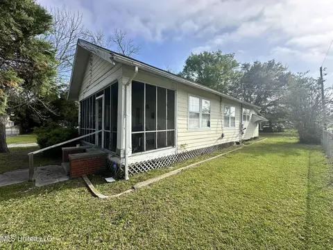 Exterior - 202 Lee St, Biloxi, MS 39530 photo 3 of 6