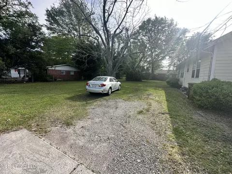 Exterior - 202 Lee St, Biloxi, MS 39530 photo 6 of 6
