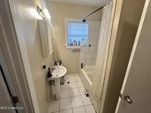 Bath - 202 Lee St, Biloxi, MS 39530 photo 2 of 2