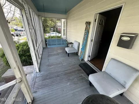 Exterior - 202 Lee St, Biloxi, MS 39530 photo 2 of 6