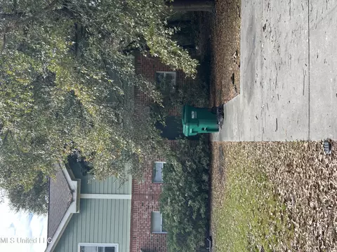 233 Milray Ln, Gulfport, MS 39507