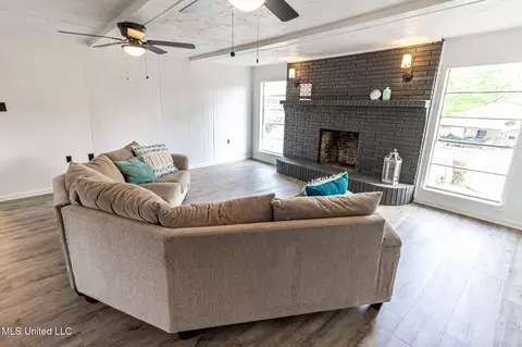 Living - 1603 NE 1st Ave, Magee, MS 39111 photo 1 of 7