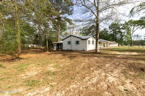 Exterior - 1603 NE 1st Ave, Magee, MS 39111 photo 11 of 17
