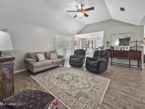 Living - 7401 N Creek Rd, Lucedale, MS 39452 photo 2 of 2