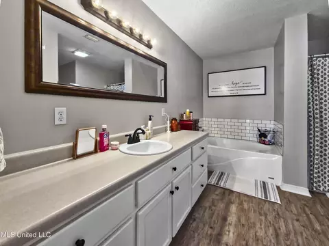 Bath - 7401 N Creek Rd, Lucedale, MS 39452 photo 2 of 3