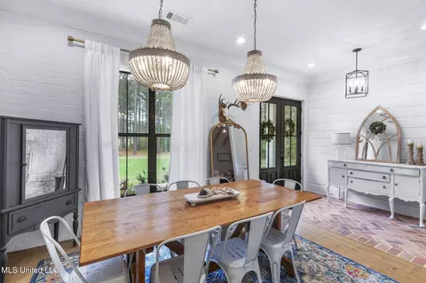 Dining - 205 Stump Ridge Rd, Brandon, MS 39047 photo 1 of 3
