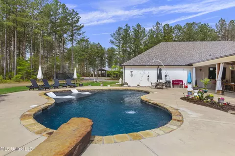 Exterior - 205 Stump Ridge Rd, Brandon, MS 39047 photo 16 of 24