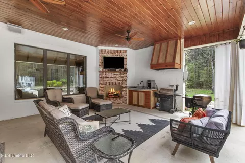 Exterior - 205 Stump Ridge Rd, Brandon, MS 39047 photo 12 of 24