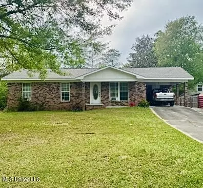 9313 Hardwicke Rd, Moss Point, MS 39562