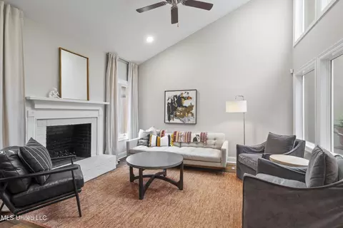 Living - 42 Park Crest Pl, Jackson, MS 39211 photo 1 of 3