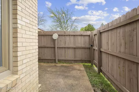 Exterior - 42 Park Crest Pl, Jackson, MS 39211 photo 4 of 6
