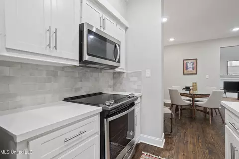 Kitchen - 42 Park Crest Pl, Jackson, MS 39211 photo 1 of 2