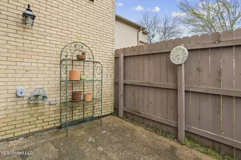 Exterior - 42 Park Crest Pl, Jackson, MS 39211 photo 3 of 6