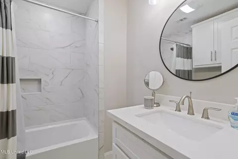 Bath - 42 Park Crest Pl, Jackson, MS 39211 photo 4 of 4