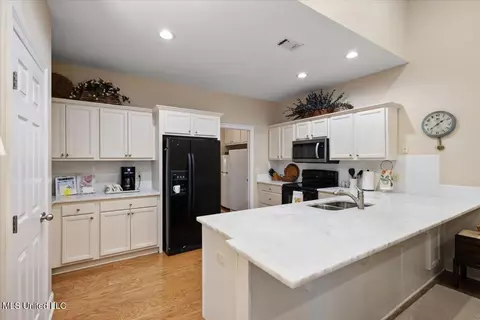 Kitchen - 430 Independence Blvd, Flowood, MS 39232 photo 3 of 5
