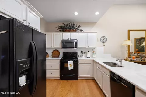 Kitchen - 430 Independence Blvd, Flowood, MS 39232 photo 4 of 5