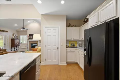 Kitchen - 430 Independence Blvd, Flowood, MS 39232 photo 2 of 5