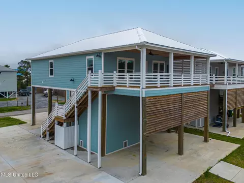 4169 Nineteenth St, Bay Saint Louis, MS 39520