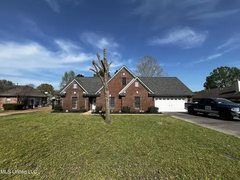 5302 Plum Tree Dr, Southaven, MS 38671