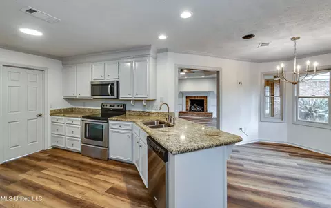 Kitchen - 146 Sumac Dr, Madison, MS 39110 photo 2 of 5