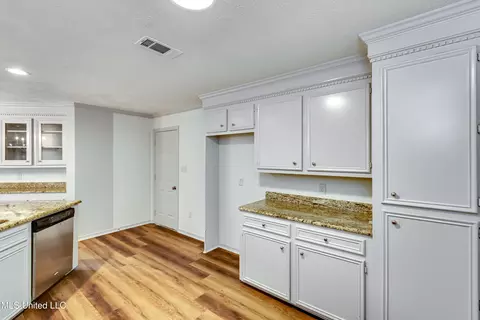 Kitchen - 146 Sumac Dr, Madison, MS 39110 photo 5 of 5
