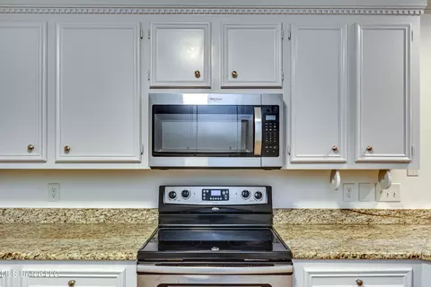 Kitchen - 146 Sumac Dr, Madison, MS 39110 photo 4 of 5