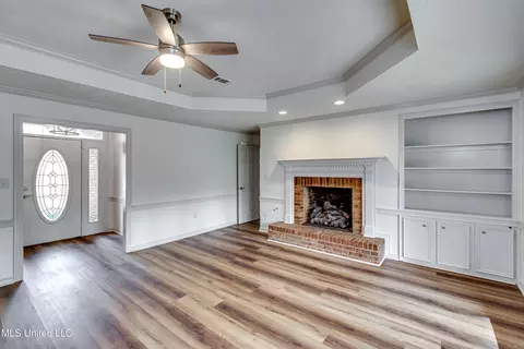 Living - 146 Sumac Dr, Madison, MS 39110 photo 3 of 6