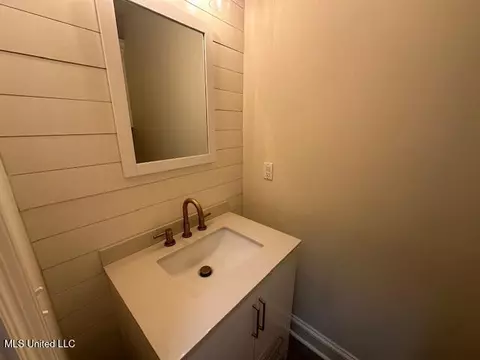 Bath - 117 Peninsula Dr, Brandon, MS 39047 photo 1 of 14