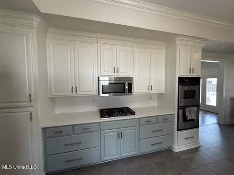 Kitchen - 117 Peninsula Dr, Brandon, MS 39047 photo 1 of 6
