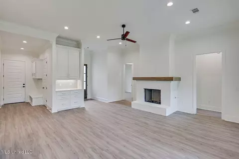 Living - 243 Bronson Bnd, Flowood, MS 39232 photo 3 of 4