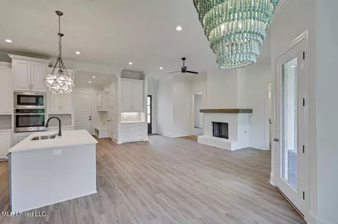 Living - 243 Bronson Bnd, Flowood, MS 39232 photo 4 of 4