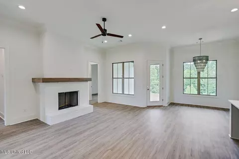 Living - 243 Bronson Bnd, Flowood, MS 39232 photo 2 of 4
