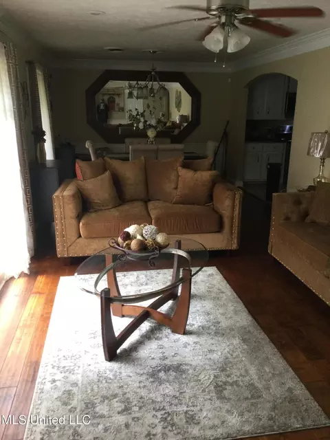 Living - 260 Beechcrest Dr, Jackson, MS 39211 photo 1 of 1