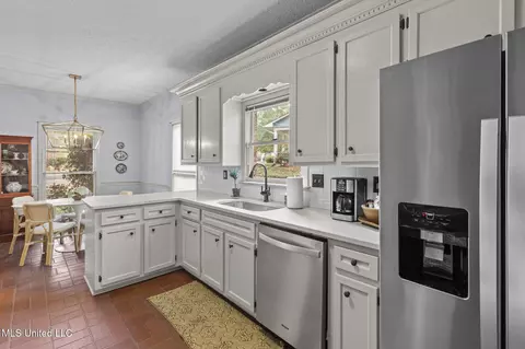 Kitchen - 139 Easthaven Dr, Brandon, MS 39042 photo 4 of 4