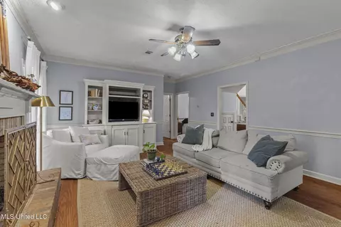 Living - 139 Easthaven Dr, Brandon, MS 39042 photo 2 of 2