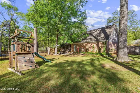 Exterior - 139 Easthaven Dr, Brandon, MS 39042 photo 16 of 17