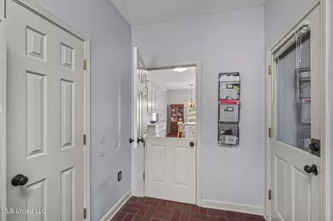 Entry Way - 139 Easthaven Dr, Brandon, MS 39042 photo 8 of 10
